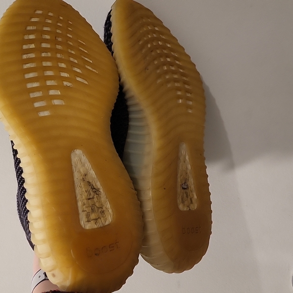 Yeezy Boost 350 V2 - Picture 3 of 7